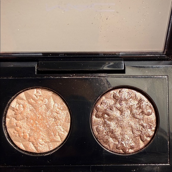 MAC Cosmetics Eyeshadow Duo - Shimmering Gold and Rich Brown - Picture 5 of 5